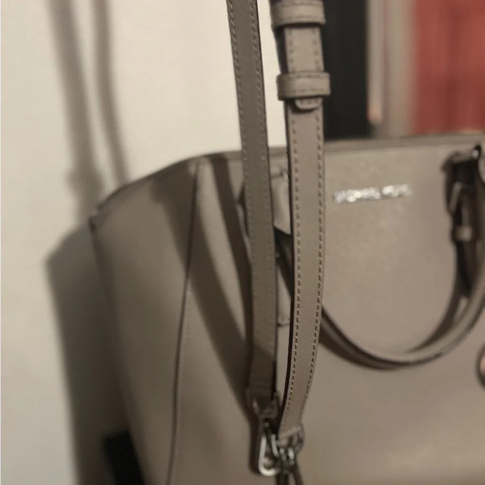 MICHAEL KORS Ciara Satchel Crossbody Handbag Gray/Cement - Picture 4 of 10